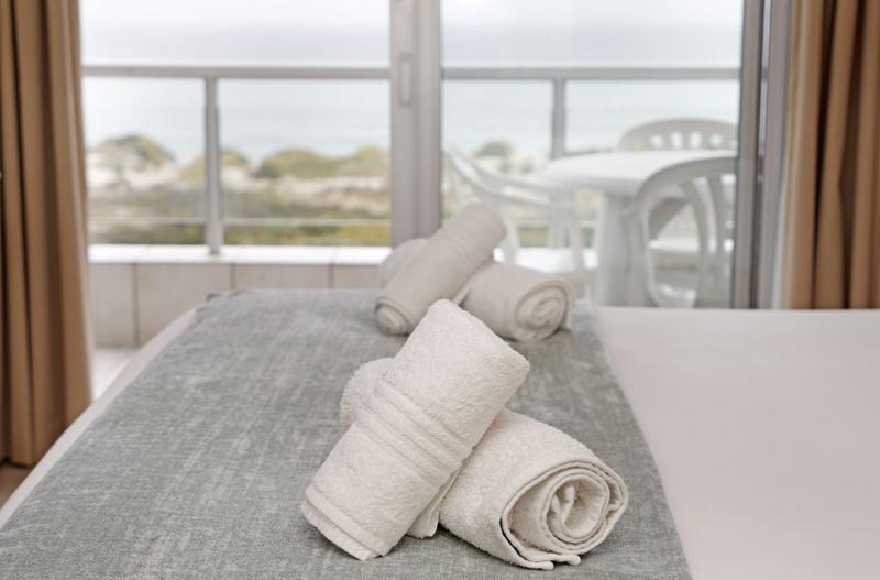 To Let 2 Bedroom Property for Rent in Dolphin Beach Western Cape